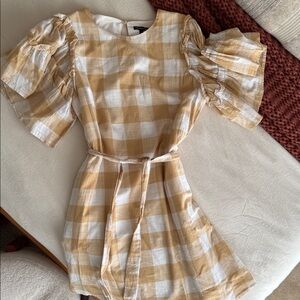 Who What Wear Checkered Puff Sleeve Dress in Tan and White